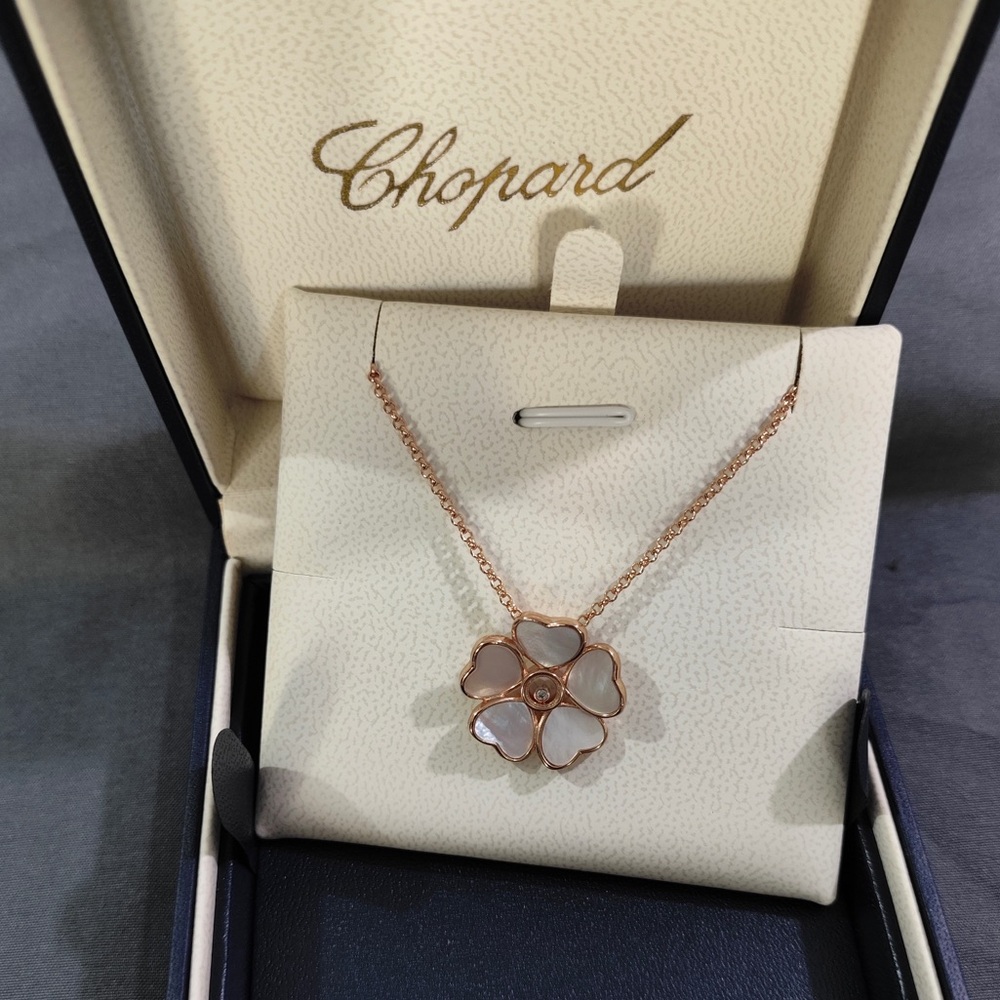 Chopard Rose Gold Floral Pendant Necklace with White Mother-of-Pearl